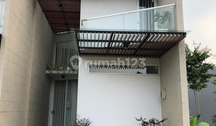 A house in Kebayoran Piazza Bintaro Jaya, ready to occupy and affordable.