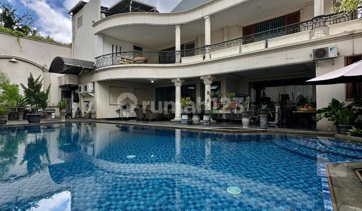 Rumah Mewah dengan Pool dan Ls 800m an di Bukit Hijau, Pondok Indah