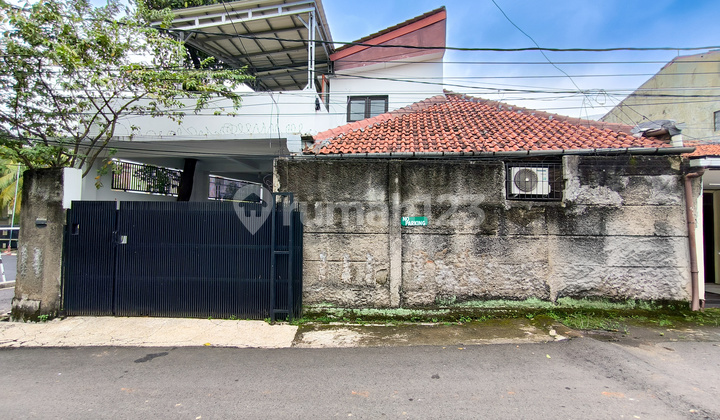 Rumah Siap Huni dengan Halaman Luas di Cilandak Permai Raya, Jakarta Selatan