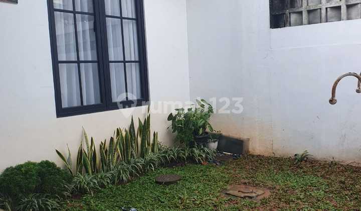 Minimalist House 1M with an open yard in Graha Raya Bintaro