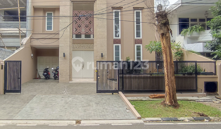 Luxury House with Pool in Gedung Pinang, Pondok Indah