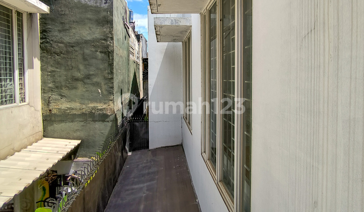 Rumah di Emerald Bintaro posisi cantik dan terawat di sektor 9 2