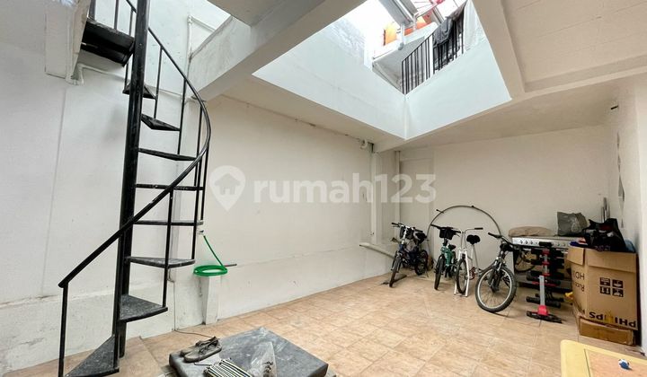 Rumah dgn luas besar, terawat dan harga 2M an di Komp DPR, Pondok Ranji 2