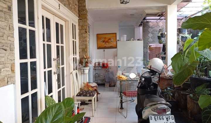 The house in Mandar Dalam, Pondok Aren is move-in ready and well-maintained. The house in Mandar Dalam, Pondok Aren is move-in ready and well-maintained.