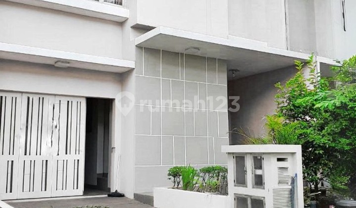 Rumah di Kebayoran Village Posisi Hoek di Sektor 7 Bintaro
