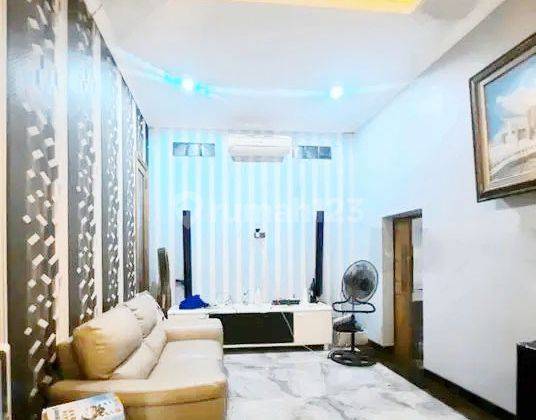 Rumah di Discovery Bintaro Hoek Dgn Pool, Sektor 9 Bintaro 2