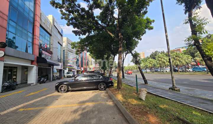 Ruko 4 lantai strategis untuk aset krn dlm kondisi sewa di Kebayoran Arcade