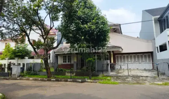 Rumah di Menteng Bintaro, Siap Huni, halaman luas di sektor 7 1