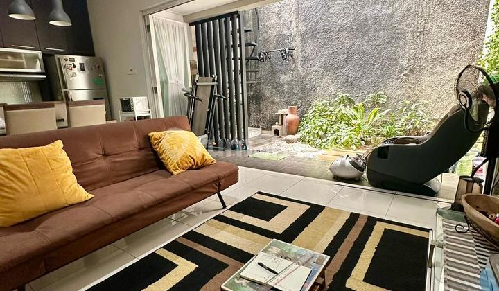 Rumah Murah dan siap huni dengan halaman di Emerald View Bintaro