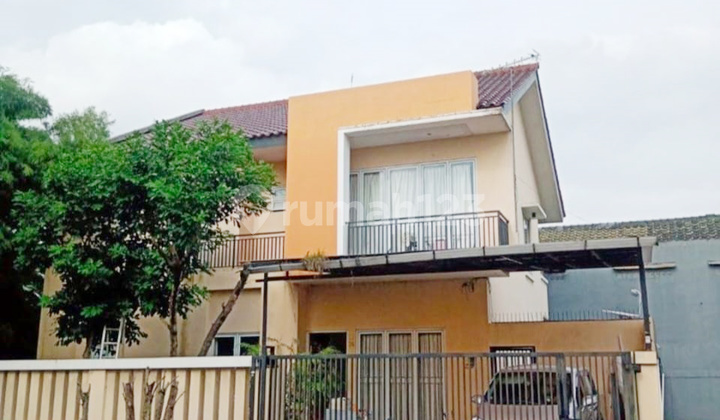 Ready-to-Occupy House with high ceilings in Puspita Loka BSD