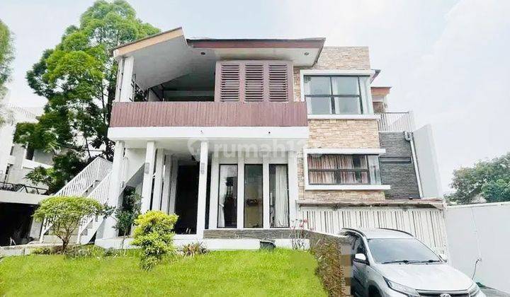 Rumah di Kebayoran Village Dengan Pool di Sektor 7 Bintaro 1