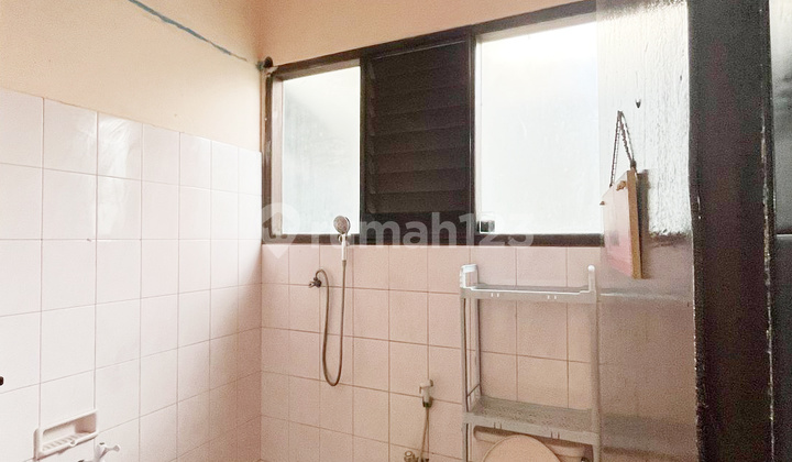 Rumah di Delman Asri luas besar harga murah siap huni di Kebayoran lama 2