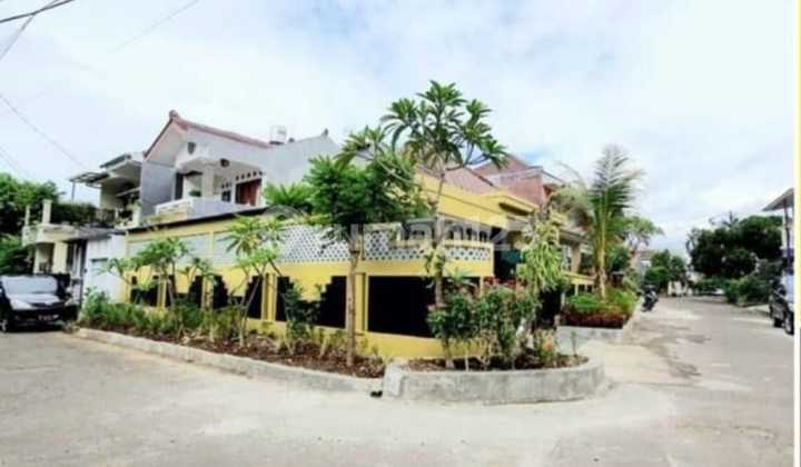 Rumah Hoek di Villa Bintaro Indah, Jombang