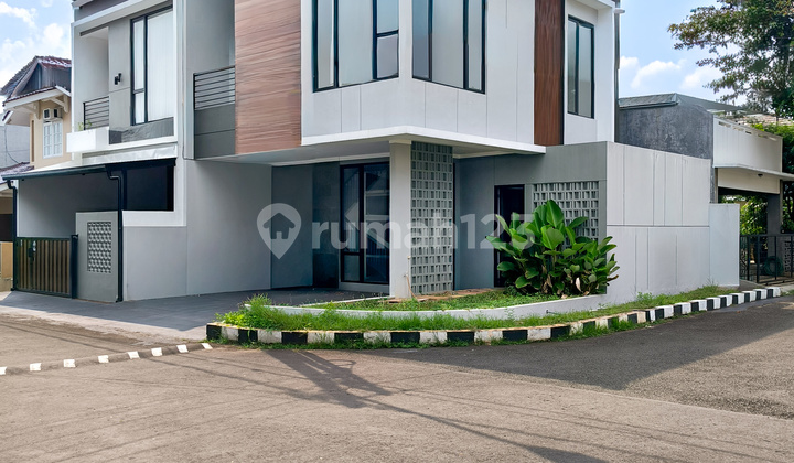 Rumah Brand New Hoek di Cluster Bintaro Sektor 9 Rumah Brand New Hoek di Cluster Bintaro Sektor 9