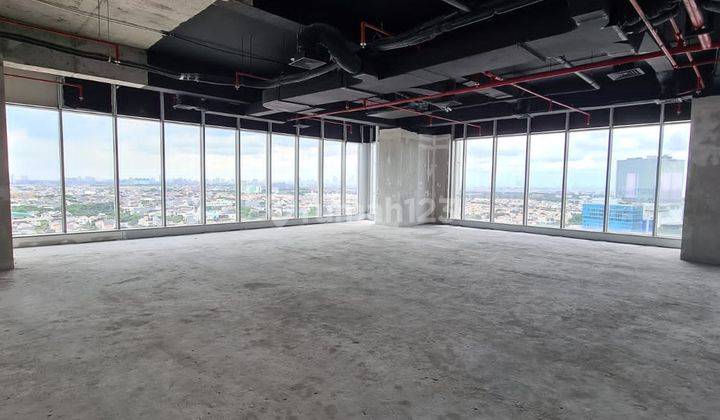 Disewakan Gold Coast Office Tower Eiffel, Mid Floor Level. 2