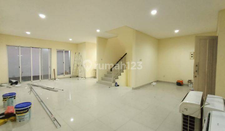 Rumah Golf Lake Residence 8x20m Sudah Semi Furnished 1