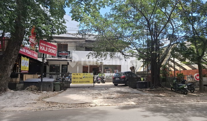 Colonial Architecture House in the Commercial Area, DAGO Wing Colonial Architecture House in the Commercial Area, DAGO Wing