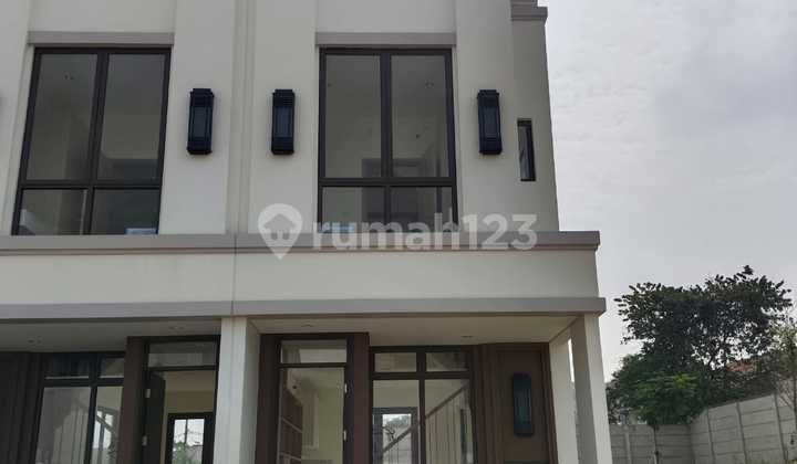 Disewakan Rumah Baru 3 Lantai, Semi Furnish Lavon 1