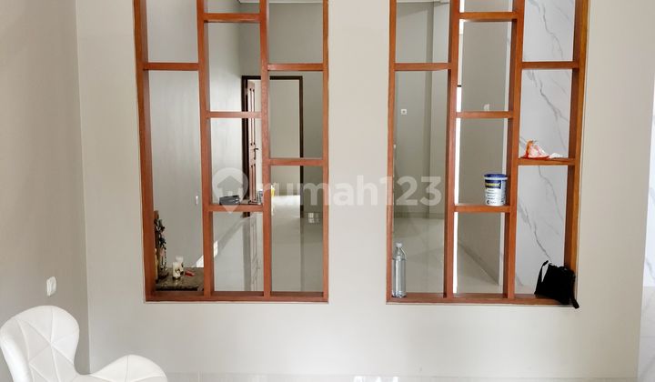 Rumah 2 lantai cantik, siap huni letak strategis, jalan lebar di citra raya 2