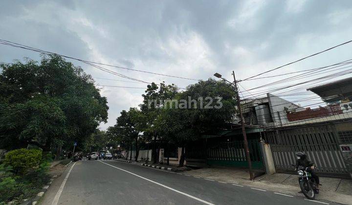 Dekat kampus, cocok usaha / kantor / ruko dijual rumah lama Jalan Kebon Raya, Duri Kepa, JakBar 1