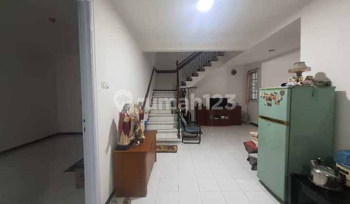 Rumah, 2 Lantai Villa Valensia Siap Huni Minimalis 2