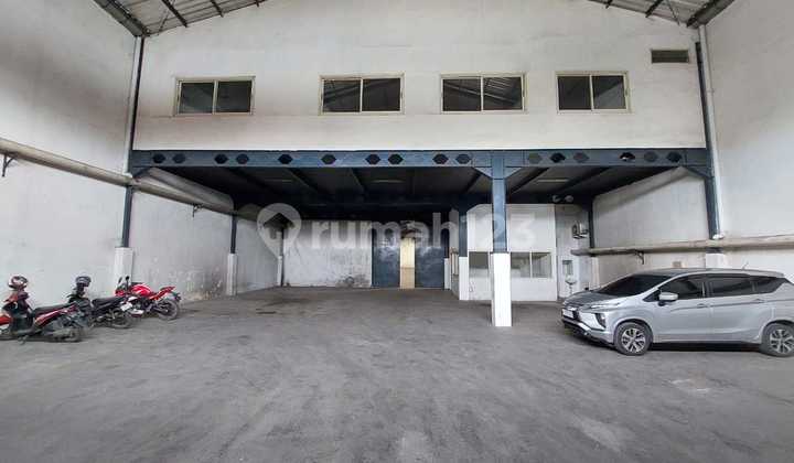 Warehouse for sale in Margomulyo, ready to use, West Surabaya.