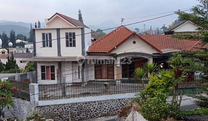 Hanya 1 M An Villa Terawat di Jalan Kenanga, Batu Siap Pakai  1