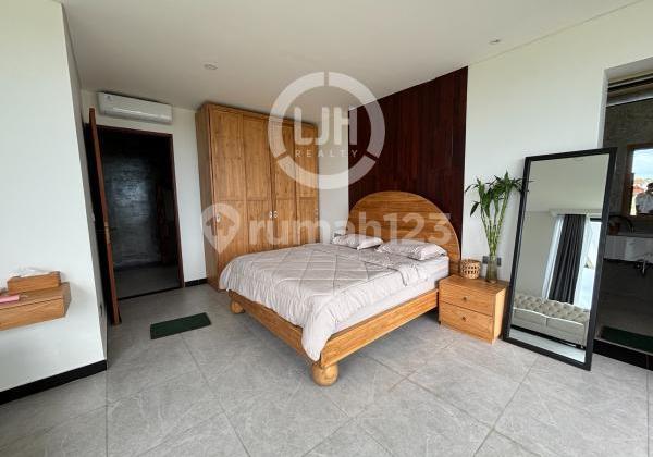 Villa Baru Dijual dengan Pemandangan Sawah Terbuka yang Menakjubkan di Lingkungan yang Tenang Dekat Pantai Kedungu