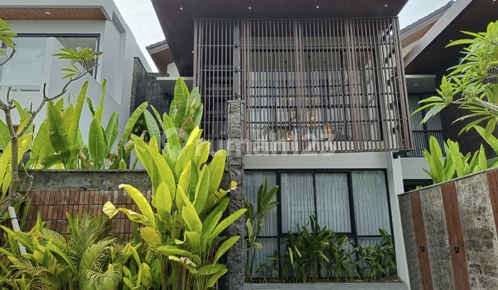 Di Jual Brand New Villa 3 bedroom di Teratai Royal, Batu Bolong, Canggu