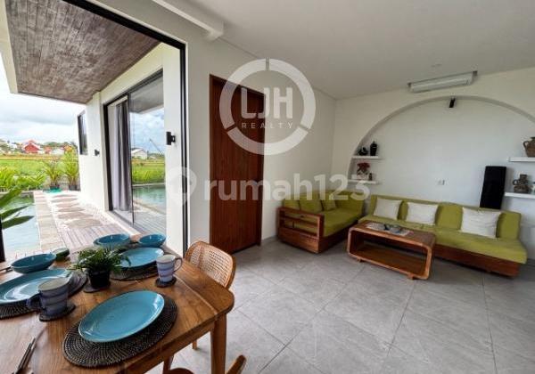 Villa Baru Dijual dengan Pemandangan Sawah Terbuka yang Menakjubkan di Lingkungan yang Tenang Dekat Pantai Kedungu