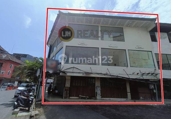 Shophouse for rent at Kuta, strategic location, close to Kuta Beach 1