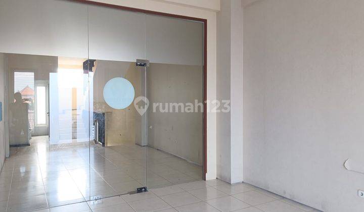 Shophouse for rent on Jl Banjar Semer, Kerobokan 2