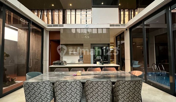 Quick Sale: Affordable Luxury Home with Lake View in Lyndon Cluster, Navapark BSD, Tangerang.