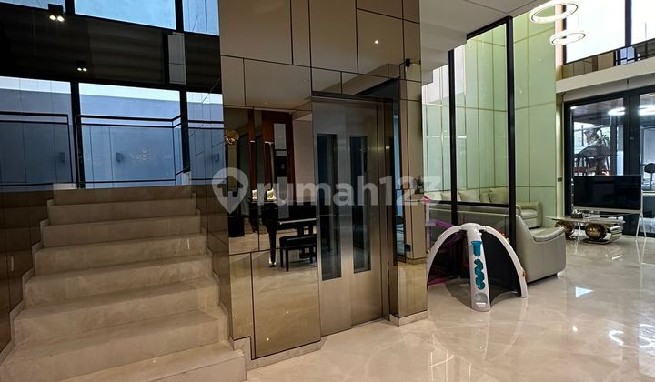 Quick Sale: Affordable Luxury Home with Lake View in Lyndon Cluster, Navapark BSD, Tangerang.