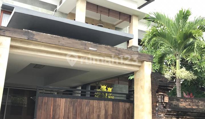 Rumah cantik Garden Luas Semi Furnish dekat kerobokan Badung bali 1