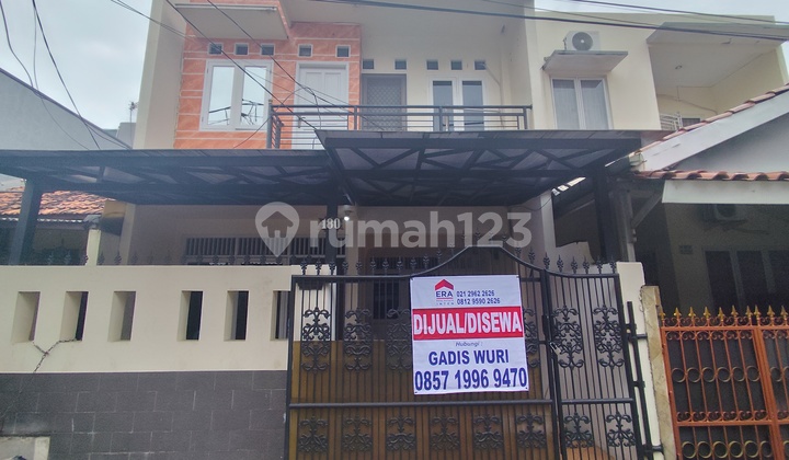 Rumah Standart 2,5 Lantai di Pondok Bambu Jakarta Timur