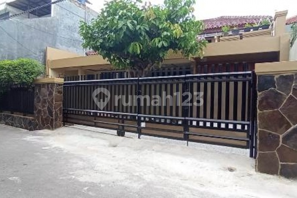 Rumah Terawat Di Utan Kayu, Rawamangun Jakarta Timur