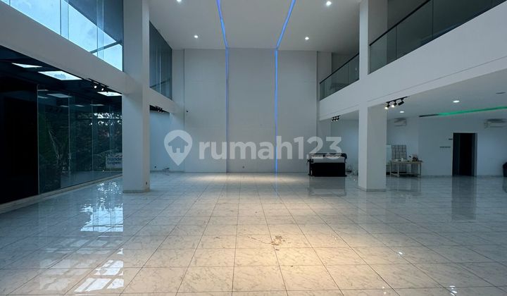 Business Space on Bkr St, Suitable for Showroom