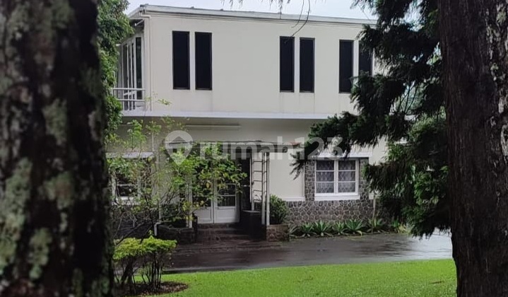 Rumah Di Ciumbuleuit Bandung Halaman Sangat Luas 3
