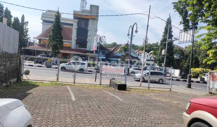 Ruang Usaha Mainroad Dago Bandung