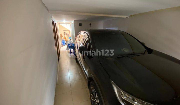 Dijual Rumah 3 Lantai Tengah Kota Karang Anyar  2