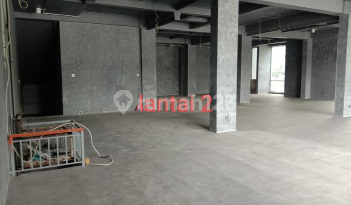 Gedung Baru Tengah Kota Lokasi Strategis Dekat Pusat Perbelanjaan di Jl Pajajaran Kota Bandung