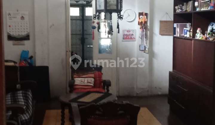 Rumah Tua Lokasi Strategis Di Sayap Pasirkaliki