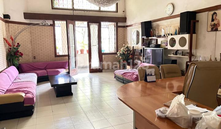 Rumah Zaman Belanda Di Sayap Dago, Bandung