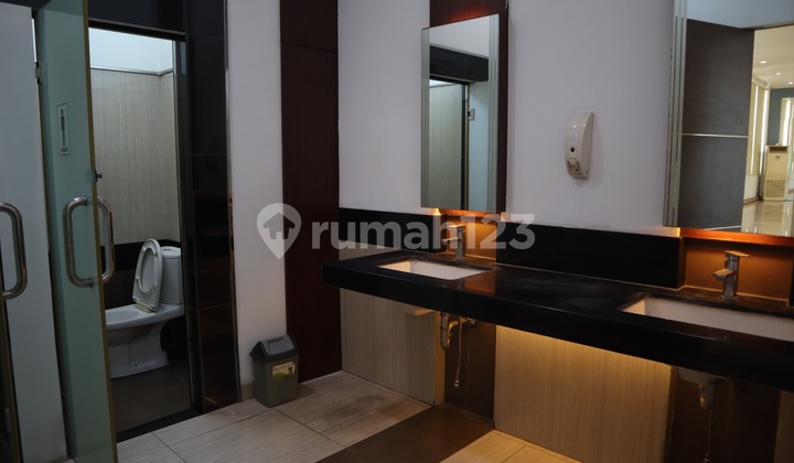 Spacious Office Ready for Use on Main Road Bkr 2