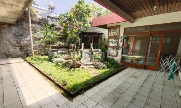 Spacious House With Gazebo Area on Setrasari Street, Bandung City