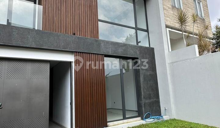 Rumah Baru Siap Huni di Setraduta Lingkungan Asri 2