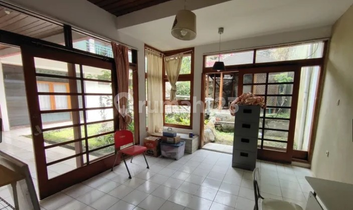 Rumah Luas Dengan Ada Gazebo Area Jl Setrasari Kota Bandung