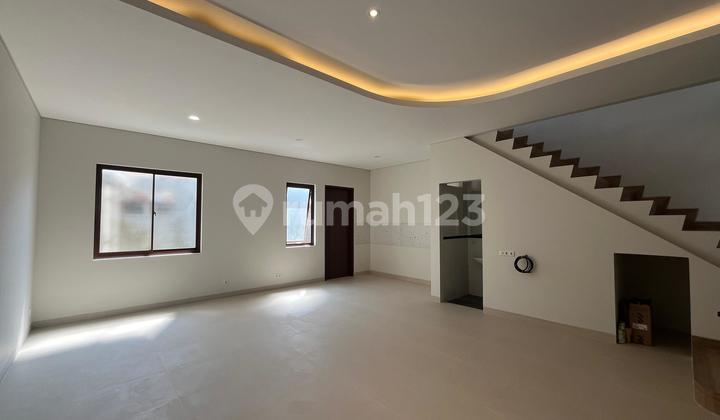 Rumah Baru Modern 2 Lantai Dekat Pusat Perbelanjaan Rumah Baru Modern 2 Lantai Dekat Pusat Perbelanjaan