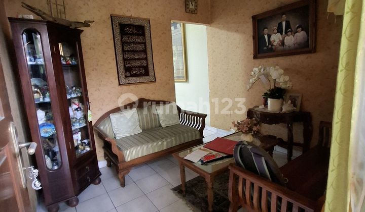 Well-Maintained Exclusive House in Fajar Cimahi Residential Complex Well-Maintained Exclusive House in Fajar Cimahi Residential Complex